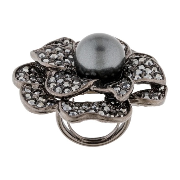 Kenneth Jay Lane Faux Pearl & Crystal Flower Cocktail Ring - Picture 3 of 7